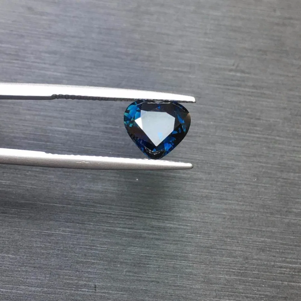 

3.05ct love transparent sapphire 9.21*8.35*5.33m natural gemstone