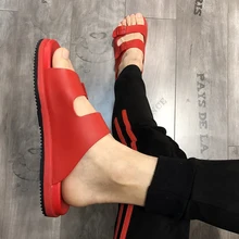 Красные, черные Для мужчин s Тапочки Лидер продаж Лето Горячие Для мужчин гладиаторы на плоской подошве кожа Sandalias2018