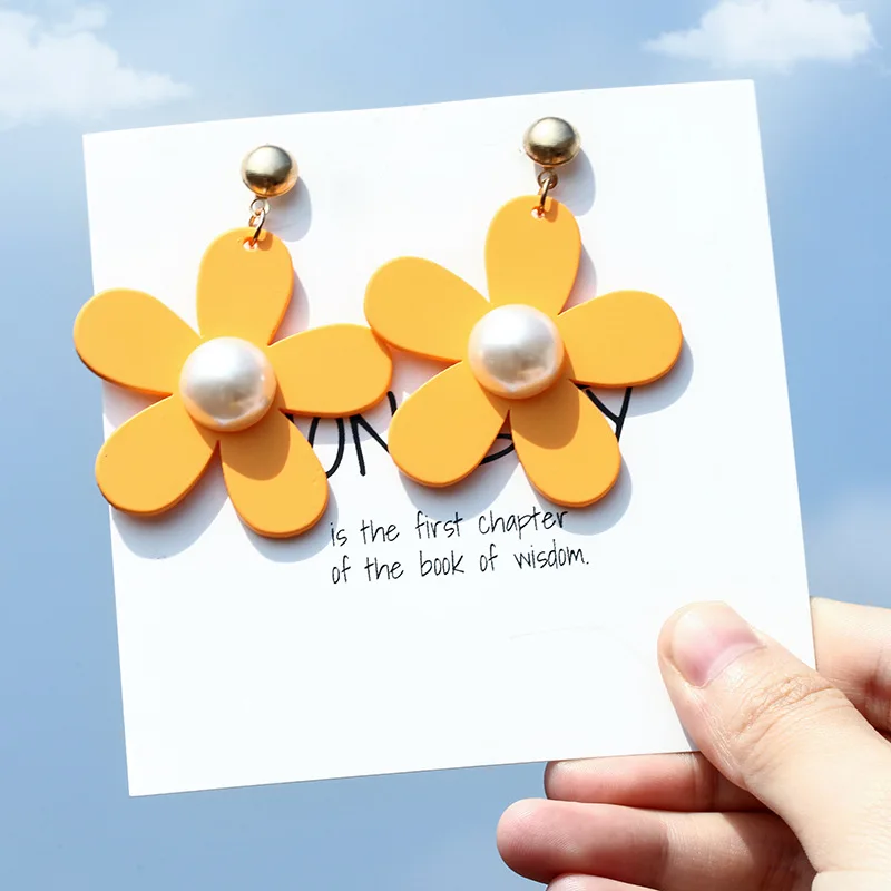 

Japanese and Korean new earrings small fresh and sweet acrylic four-color flower earrings
