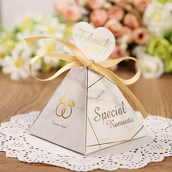 

50pcs Triangular Pyramid Shape Paper Candy Bag Romantic Wedding Favors Gift Box Package Birthday Party Favor Bags Wholesale