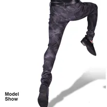 Пикантные Для мужчин из искусственного материала(PU теплые панк плотные эластичные штаны с камуфляжным принтом, яркие облегающие брюки, блестящие глянцевые этап карандаш брюки джинсы плюс Размеры F118