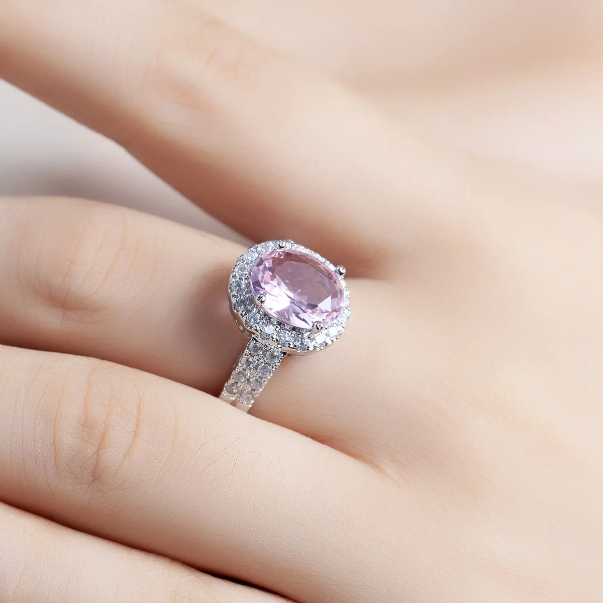 

925 Silver Fashion Pink Crystal Close Egg Ring Female Europe and America Pink Zircon Engagement Hand Jewelry