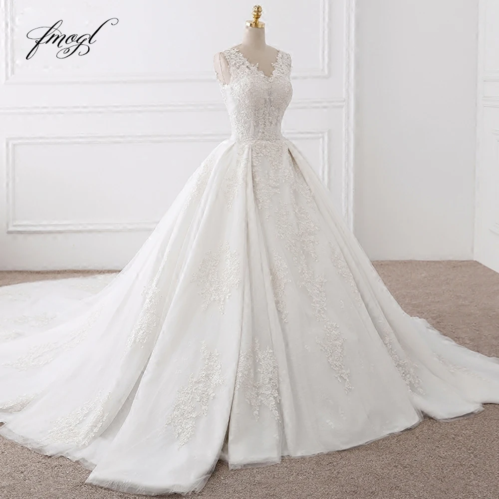 

Fmogl Vestido De Noiva V Neck Lace Vintage Wedding Dresses 2019 Elegant Appliques Royal Train Tulle Bride Gowns Plus Size
