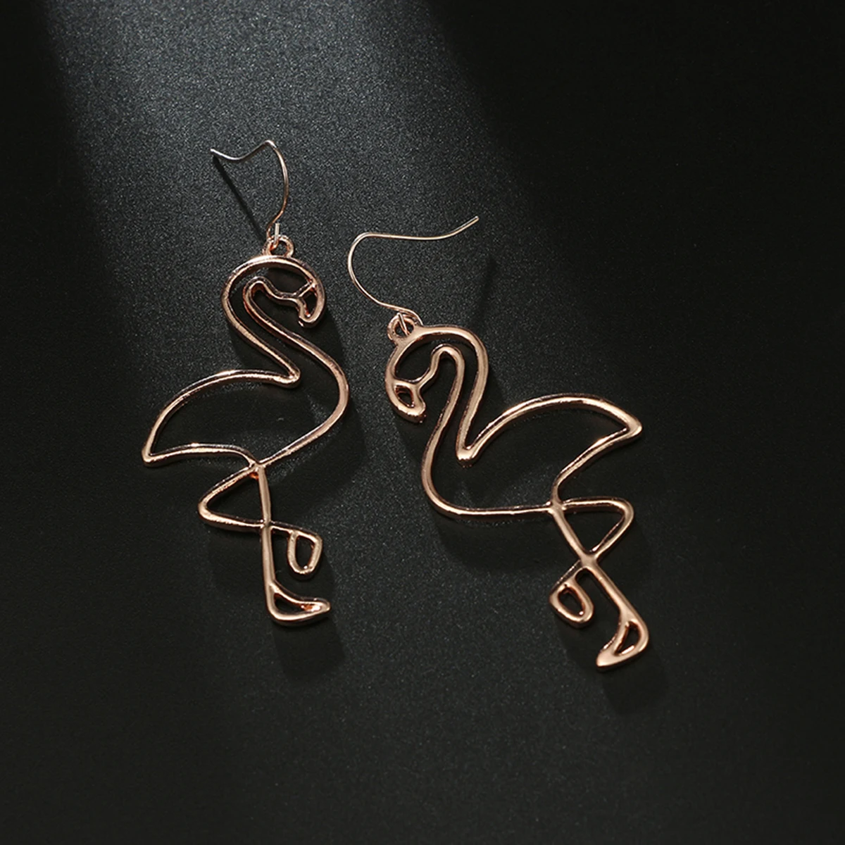 Creative Hollow Flamingo Pendant Earring For Women Chic Temperament Animal Dangle Earring Shellhard Fashion Jewelry Femme Bijoux