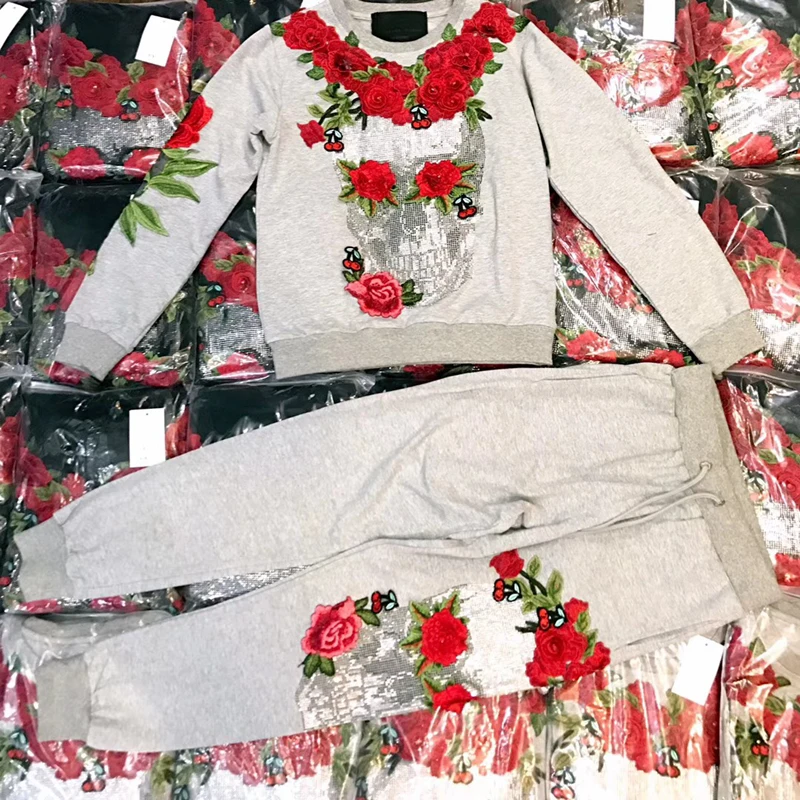

Women's pure cotton round collar and diamond embroidery fashion suit