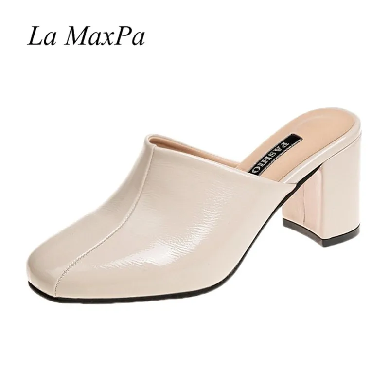 comprar Ocasional do Verão das mulheres Sapatos de Sola Vermelha Sexy Style Ladies 2018 Moda Dedo Do Pé Fechado Robusto Calcanhar Grosso Couro do PLUTÔNIO Mulas chinelos