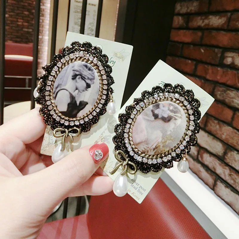 

Beauty drawing lace retro fashion pearl brooch