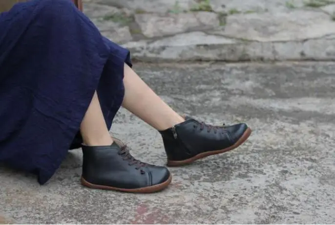 Retro-polished hand-made leather flat-bottomed leisure boots for women in autumn and winter Retro-polished hand-made leather flat-bottomed leisure boots for women in autumn and winter