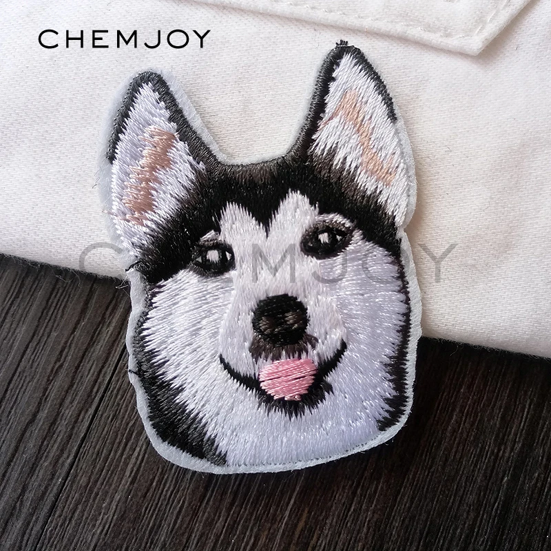 1Pcs Husky Dog Embroidered Patch Iron On Patch Sewing Applique Badge