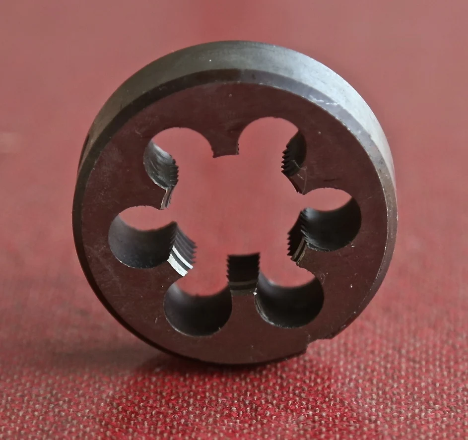 

Free shipping of 1PCS NPS 1/2-14 manual straight pipe threading Die threading tools model engineer thread Maker for water pipe