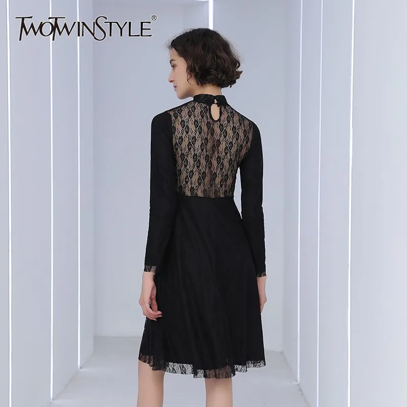 Кружевное платье TWOTWINSTYLE с открытой спинкой и длинным рукавом | Женская одежда