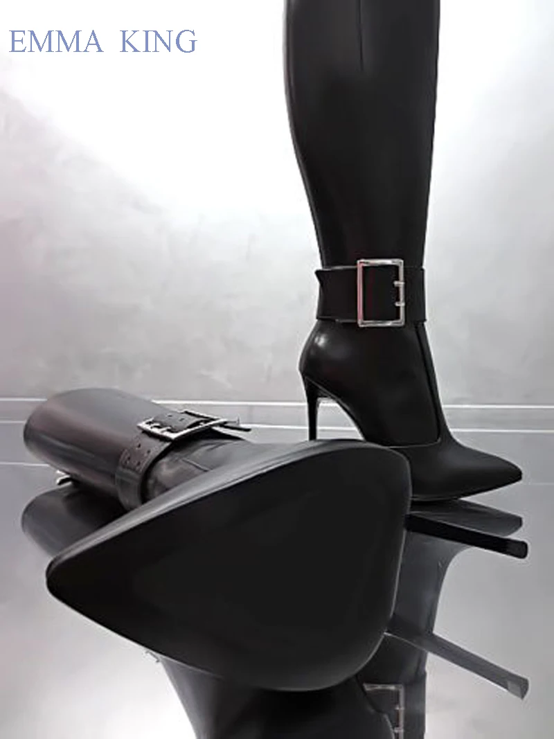 Пикантные женские эластичные высокие сапоги с ремешком на щиколотке; кожаные сапоги до колена с острым носком; женские черные туфли на шпильках; женская обувь на высоком каблуке