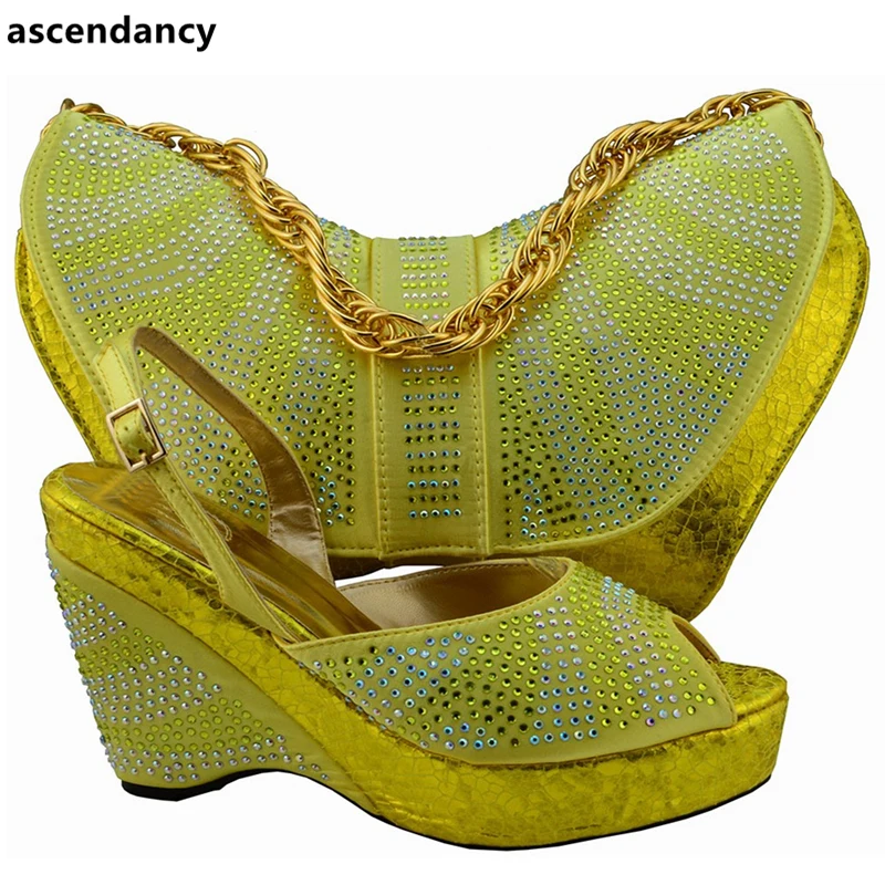 

Latest Gold Color Italian Ladies Shoe and Bag Set Decorated with Rhinestone African Women Italian Shoe and Bag Set for Wedding