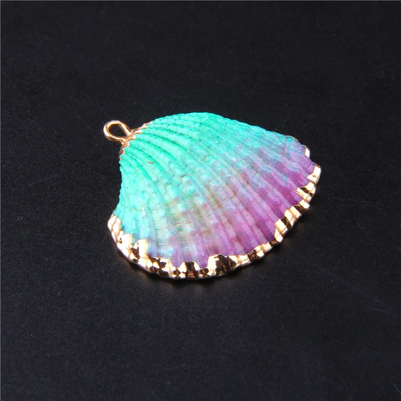 

3 Pieces 28.9 *25.8 mm Natural Cowries Unique Design Rainbow Shell Pendant Gold Edges Lovely Earring Charm For Girl Jewelry Gift
