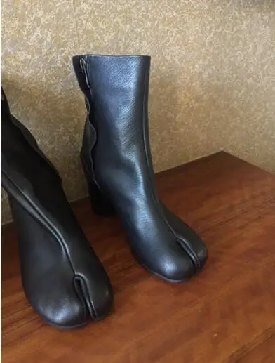 Новейшая модель; ботильоны из натуральной кожи с разрезом на носке для подиума; женские ботинки из овечьей кожи на толстом цилиндрическом высоком каблуке; Модные женские ботинки; Zapatos - Цвет: Black