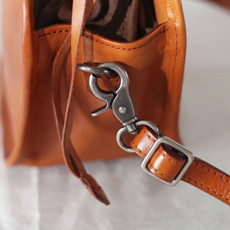 AETOO Hundred Ride small square bag, Harajuku wind oblique carrying small bags, female retro bucket bag