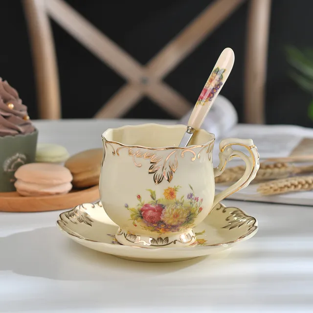 Cheap Yolife Ivory Porcelain Tea Cup Saucer Spoon Set Coffee Sevice Cup Elegant Light Luxury Espresso Cups Style Beatiful Gift 250ML
