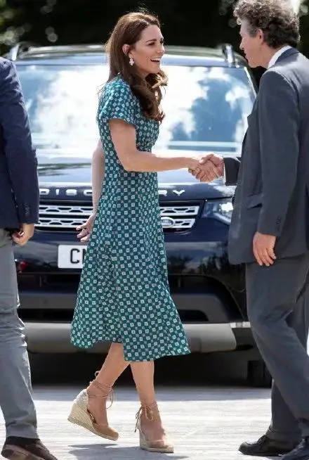 Принцесса Кейт Миддлтон платье высокое качество подиума Женщины платье v-образным вырезом короткий рукав печатных элегантные платья NP0689C
