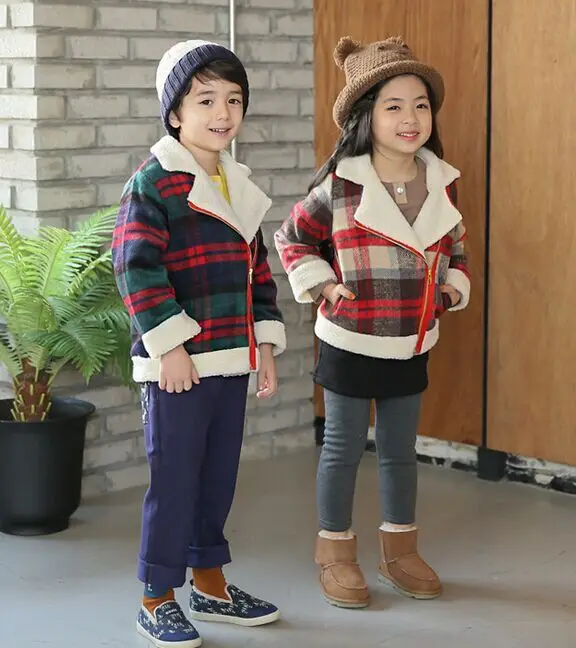 Зимнее плотное шерстяное пальто для маленьких мальчиков и девочек детская бархатная куртка детская клетчатая верхняя одежда, приталенная короткая куртка 17J701