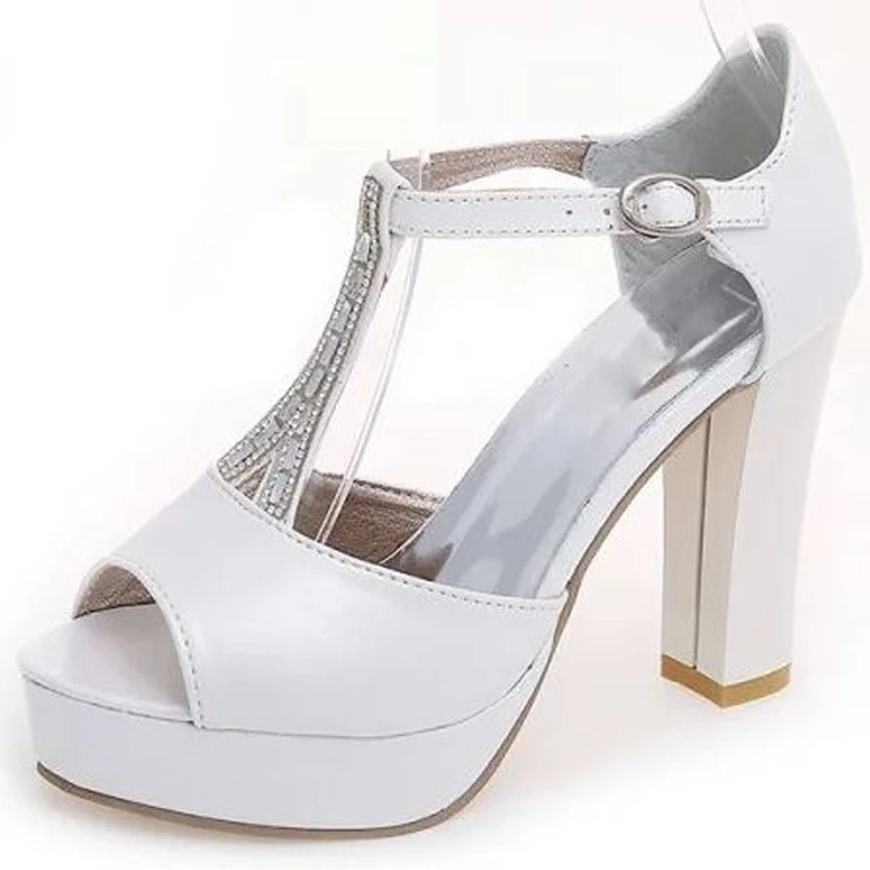 

2017 new female summer waterproof ladies sandals buckle sense of high heels fish mouth rough heels wild professional shoes