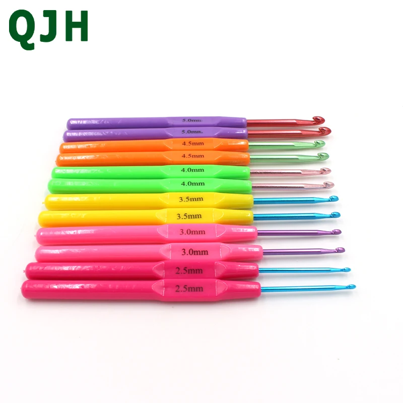 

QJH Brand Color alumina crochet Hooks Set 12Pcs in Sizes 2.5MM-5.0MM Smooth plastic handle hooks The Best Gifts For Mom and Her.