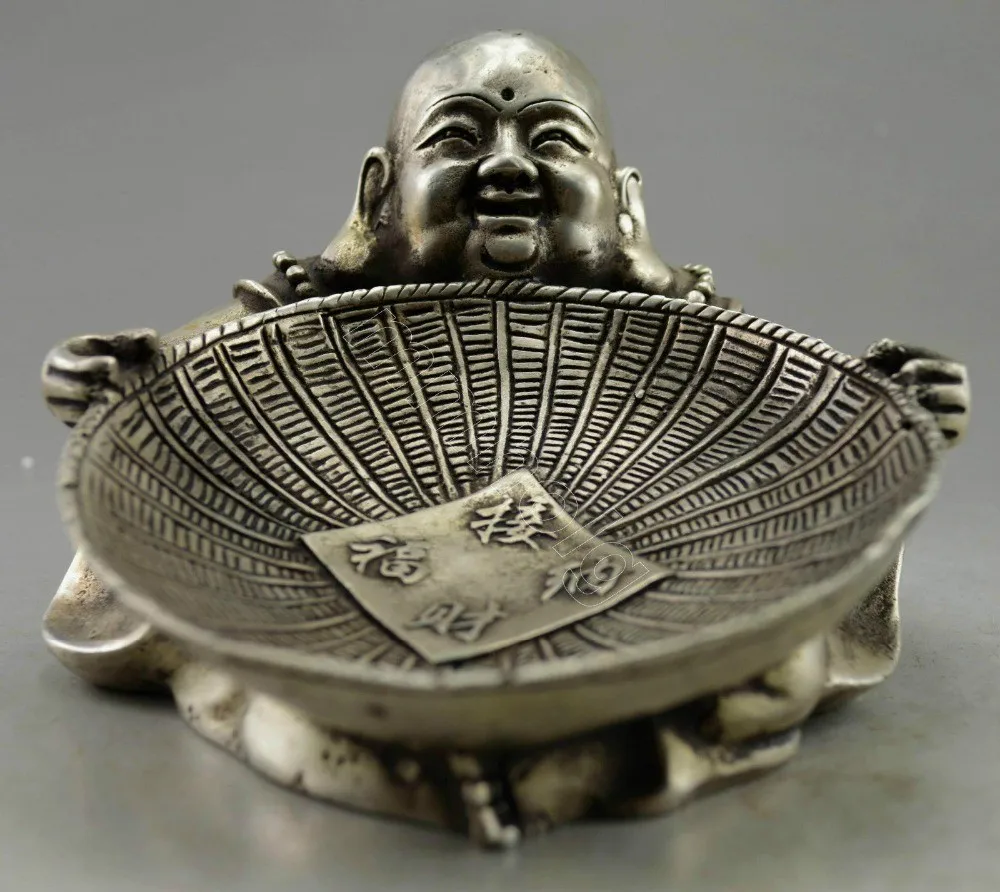 

TNUKK Collectible Decorate Old Handwork Tibet Silver Carved Buddha Hold Dustpan Statue