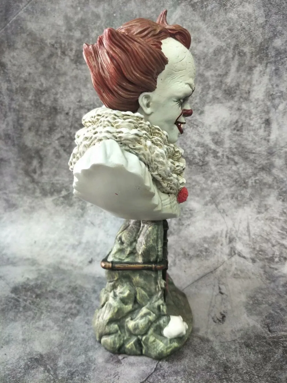 Классическая фигурка из ужасной пленки Stephen King's It Joker Penny half body 24 см Статуэтка