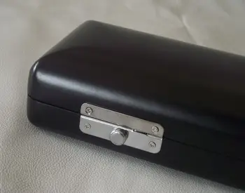

Excellent solid wood 17 holes flute case strong