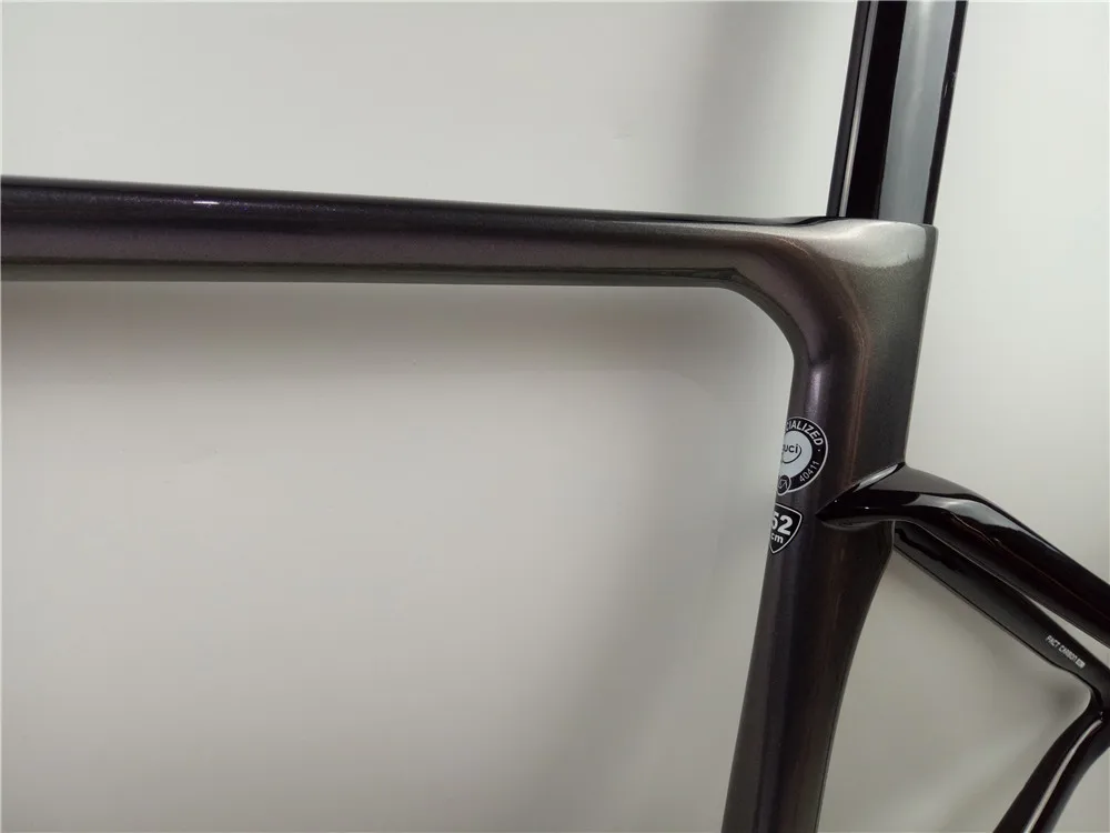 

Hot sale chameleon color frame carbon road hidden Internal cable BB386 bottom bracket thru axle 100*12 mm 142*12 mm carbon frame