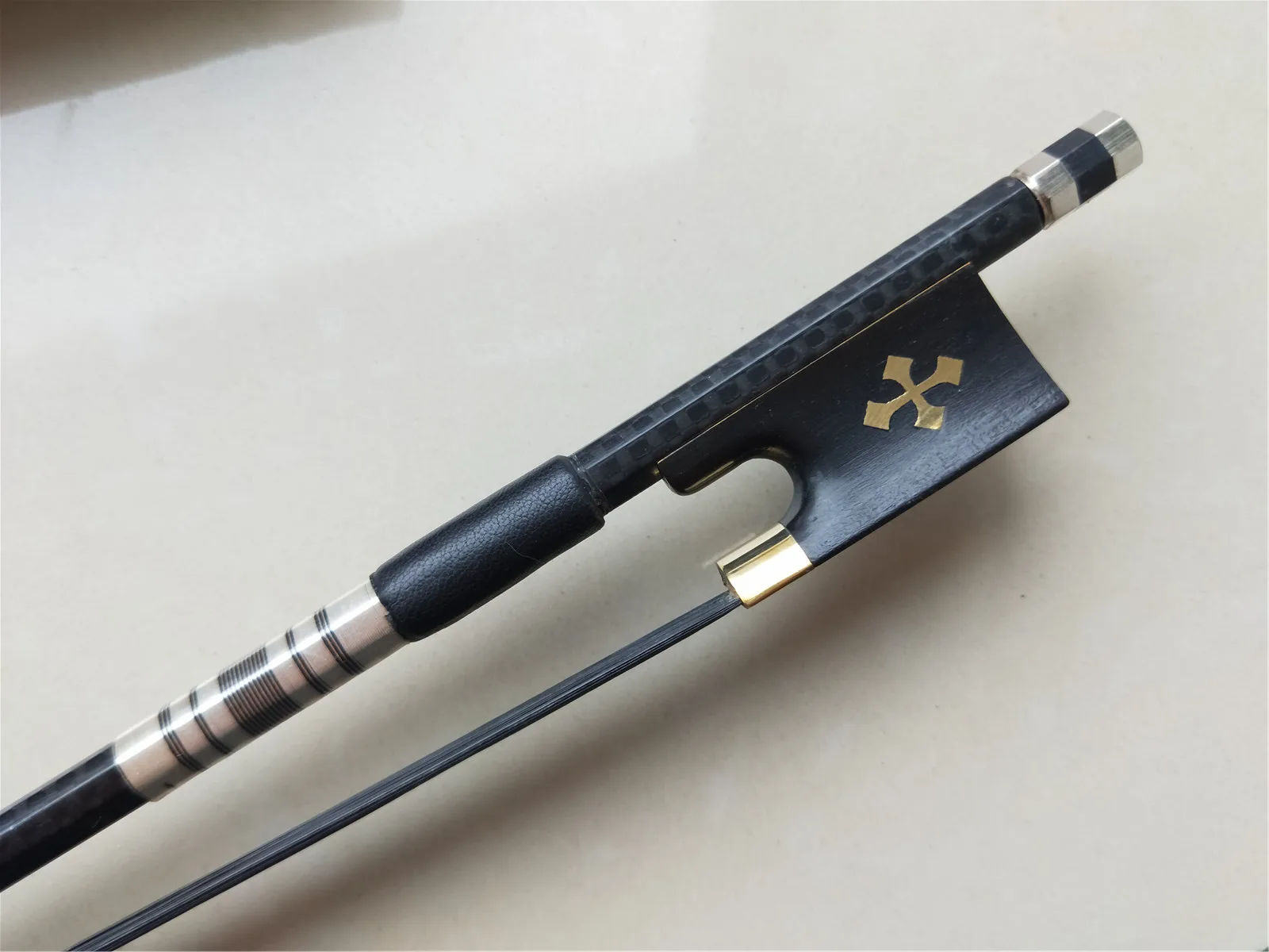 1 PC Carbon Fiber Violin Bow 4/4 Ebony Frog In Different Colors White Bow Hair