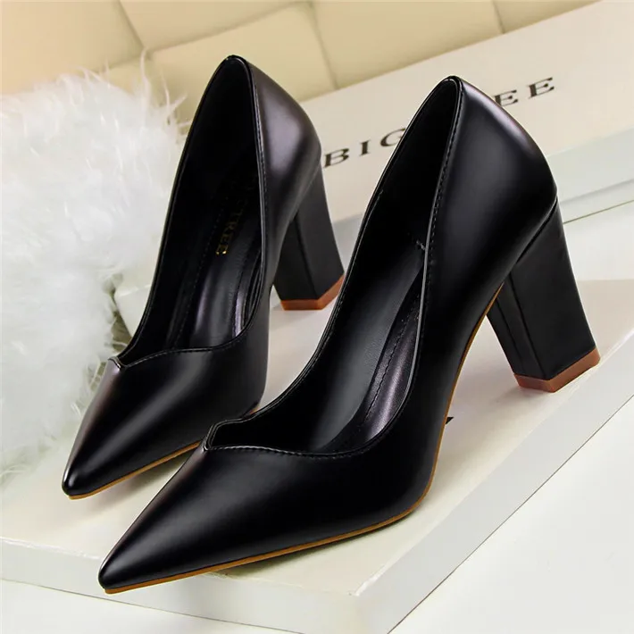 Парадное, тонкое Женская обувь на квадратном каблуке из искусственной кожи женские туфли-лодочки в сдержанном стиле модная обувь на высоком каблуке Острый носок туфли офисные туфли OL - Цвет: Черный