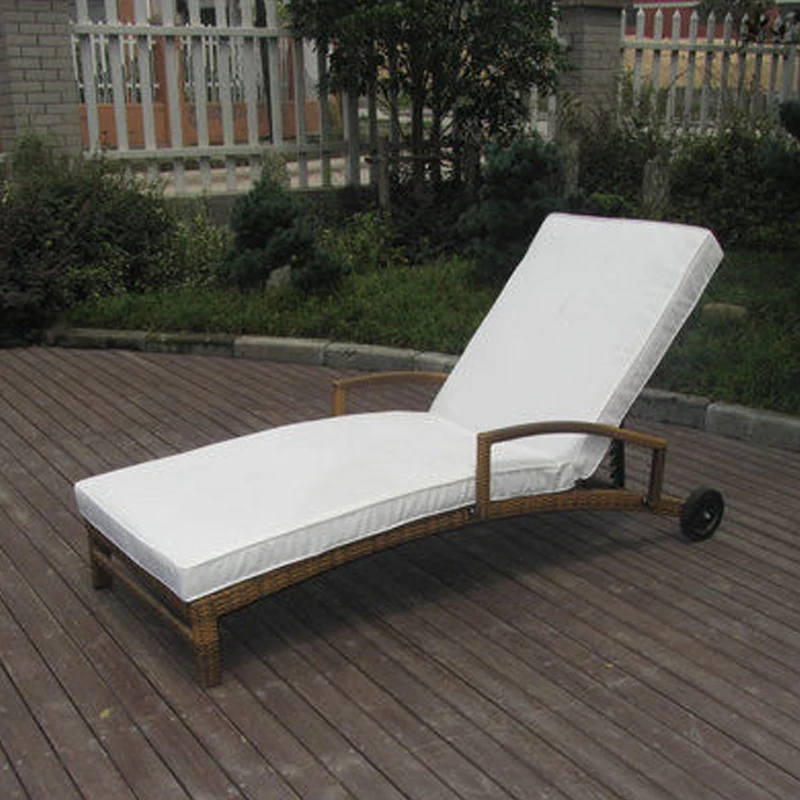 Patio PE Rattan Lounge Chair , Modern Comfortable Chaise Lounge