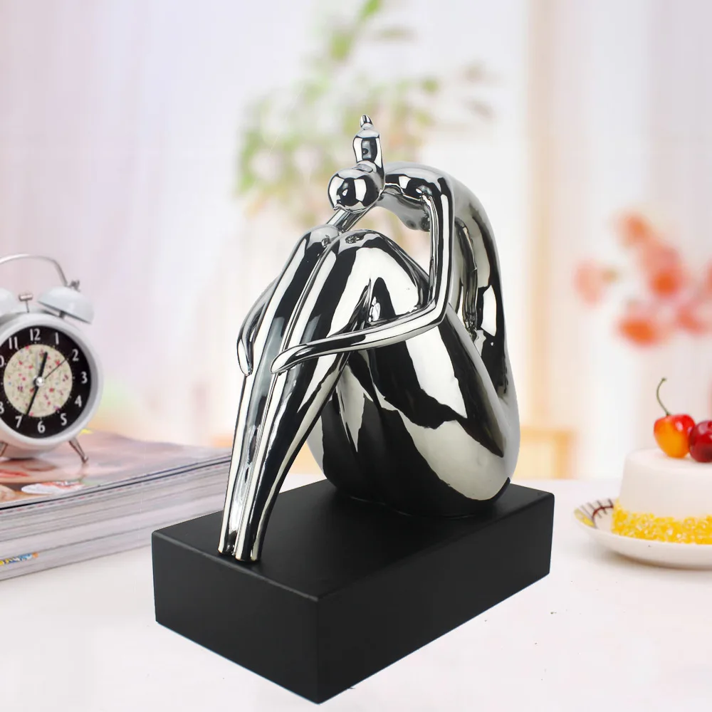Фарфоровая фигурка грустная девушка скульптура абстрактная креамика Maiden