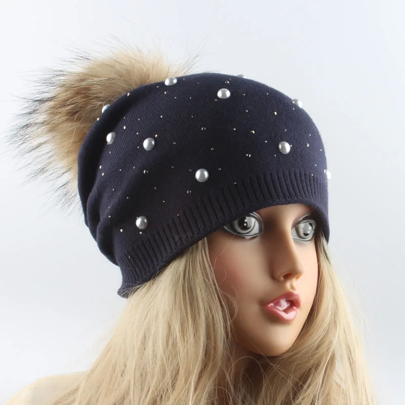 Теплые зимние шапки для женщин жемчуг стразы skullies вязаные шапочки шерстяные вязаные шапки женская зимняя шапка натуральный мех помпон шапка