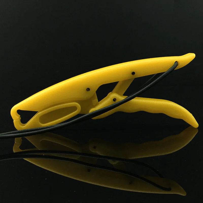 ABS Hard Plastic Fish Controller Hand Lip Grip 17.5cm Yellow Fishing