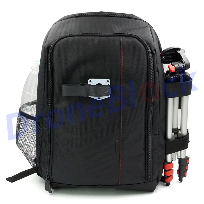 Sac à dos professionnel pour drone porté par un utilisateur, ajusté confortablement avec les sangles.