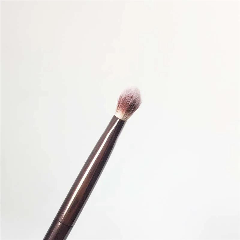 hourglass No.3 All Over Eye Shadow Brush _ 4