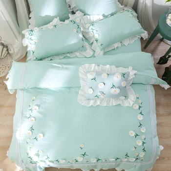 

2019 Embroidered Luxury Small daisy Bedding Set 100%Cotton King Queen Size girls Bed Set Duvet Cover Bed skirt set