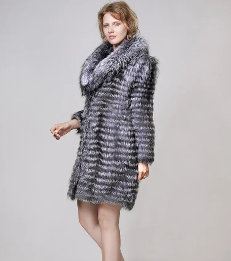 Для женщин настоящий шум-это модное пальто с мехом, которое является женским пальто в свитере Лизы