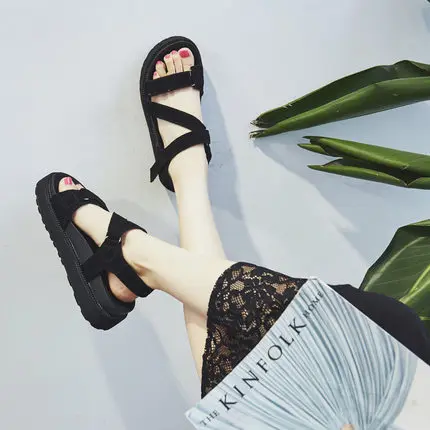

2019 summer new sandals female Korean version of the leather flat with beach shoes wild casual thick-soled platform sandals stud