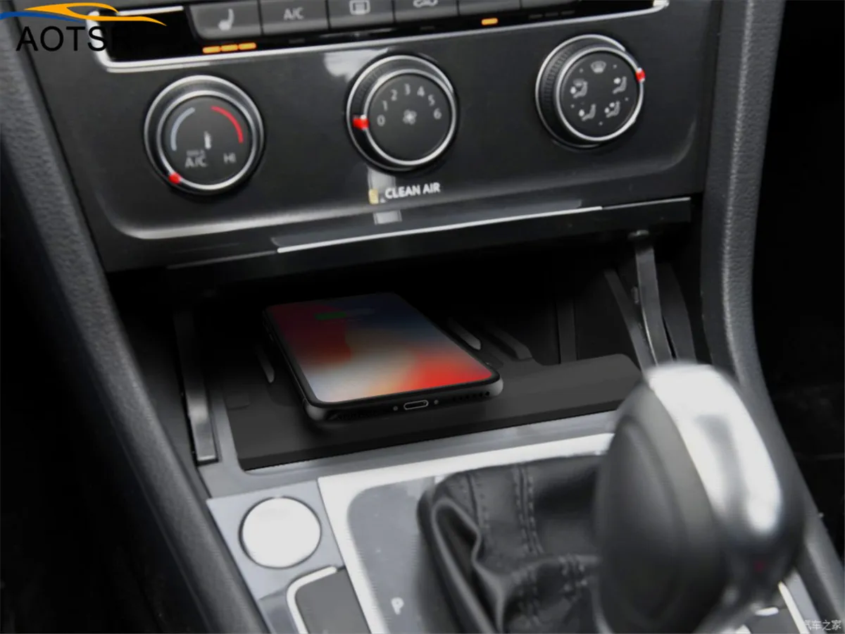 

QI car wireleess charger for Volkswagen Golf 7 2017 2018 Intelligent Infrared Fast Wireless Charging Car Phone Holder for iphone