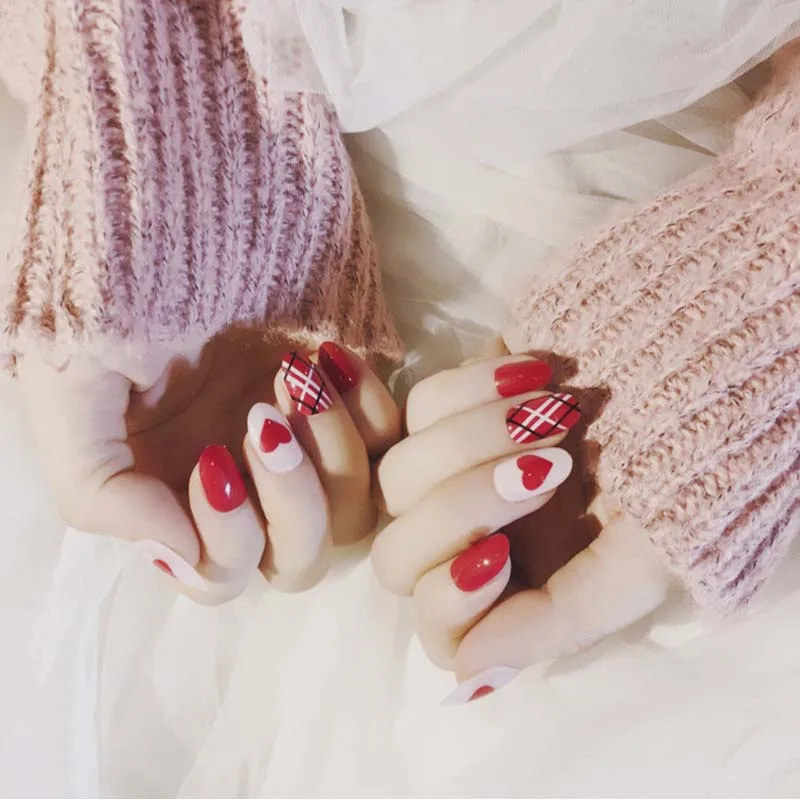 

24Pcs Long Full Cover Fake Nails Red Heart Shape Printing False Nail Red Color Lattice Line Artificial Nail Tips Back With Glue