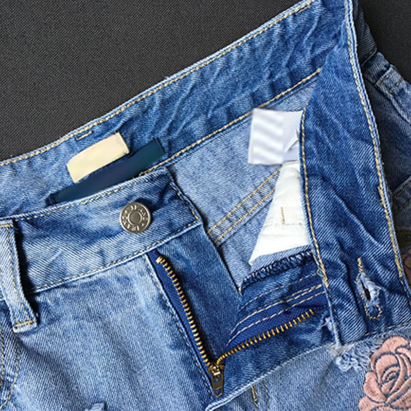 Женские рваные шорты Bella Philosophy, светло-голубые повседневные винтажные шорты из джинсовой ткани с рваными карманами и цветочной вышивкой