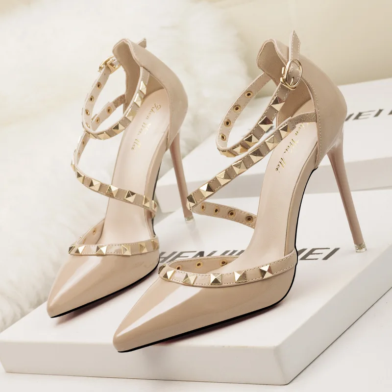 

Ou Mo brand Super High 10.5 CM Thin Heels Sexy nightclub Women Sandals Shoes Pointed Toe rivet High Heels Dress Party Shoes