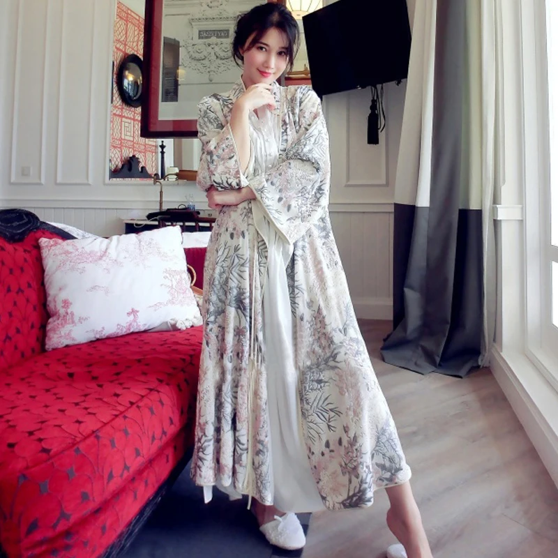 

High Quality Floral Silk Velvet Embroidered Luxury Robe For Women Long Sleeve Elegant Nightgowns Female Long Sleepwear 2019 NEW