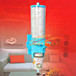 Automatically take a cup of water to drink holder/plastic cup beverage holder / 7.5 cm diameter glass is available