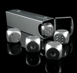 Бесплатная доставка качество алюминиевого сплава покер 5 шт. серебристый цвет твердые домино таблица настольная игра портативный покер кости