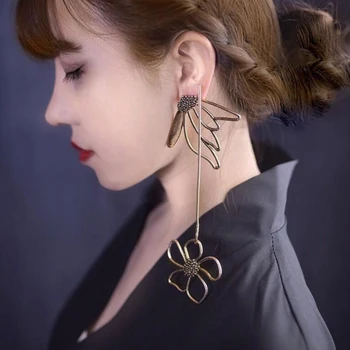 ins So Cool Vintage Alloy Flower Exaggerated Dangle Earrings For Women 2018 Asymmetric Super Long Korean Earrings Girls Brincos
