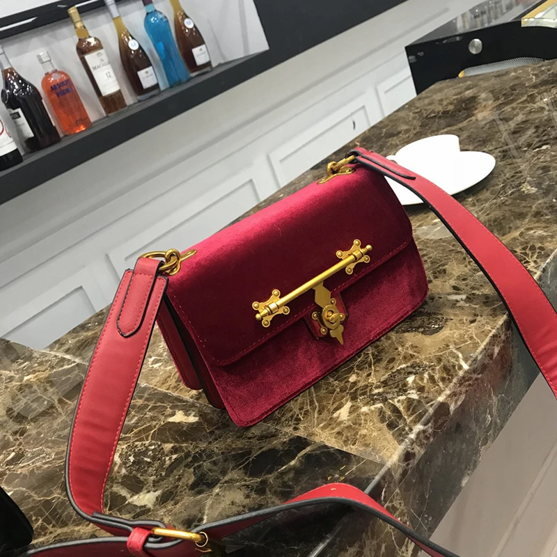 

Velvet bag female Simple shoulder bag New mini square package Korean fashion buckle solid color package