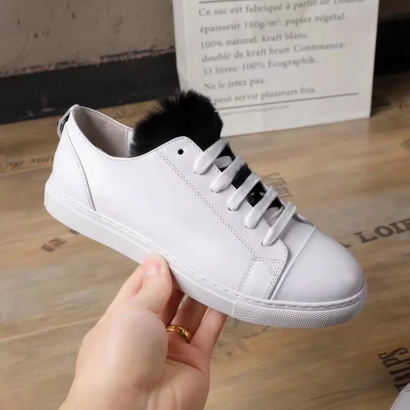 

2018 women's autumn new white flat shoes fashion casual sports shoes with hair ball trend leather women's shoes